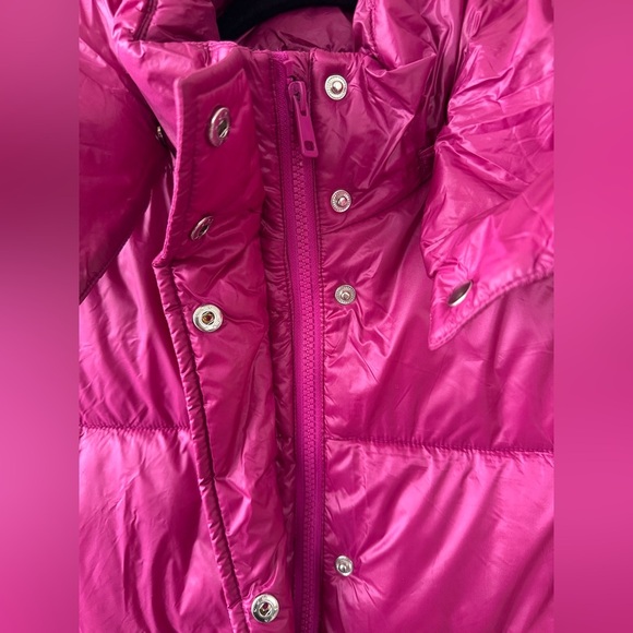 Kensie Puffer Vest With Detachable Hood - Picture 4 of 7